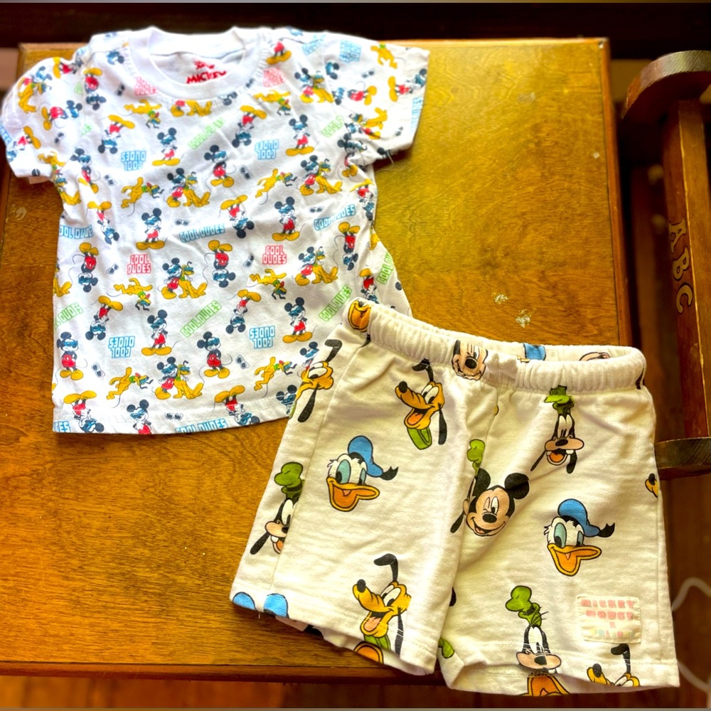 SET Disney’s Mickey, Pluto, Donald, Goofy shirt and shorts